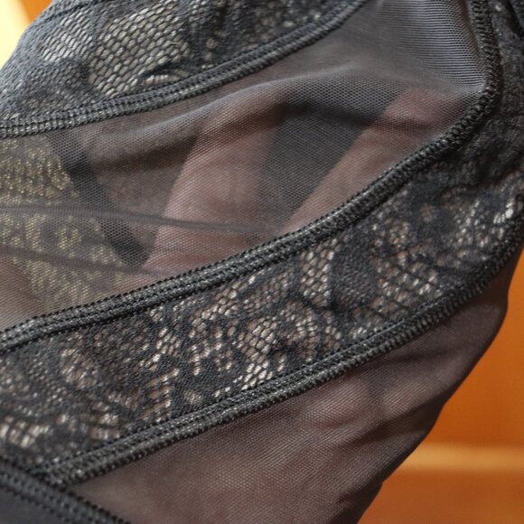 Lululemon Cropped Lace Sheer Detail Leggings Capri 12 - Picture 11 of 13